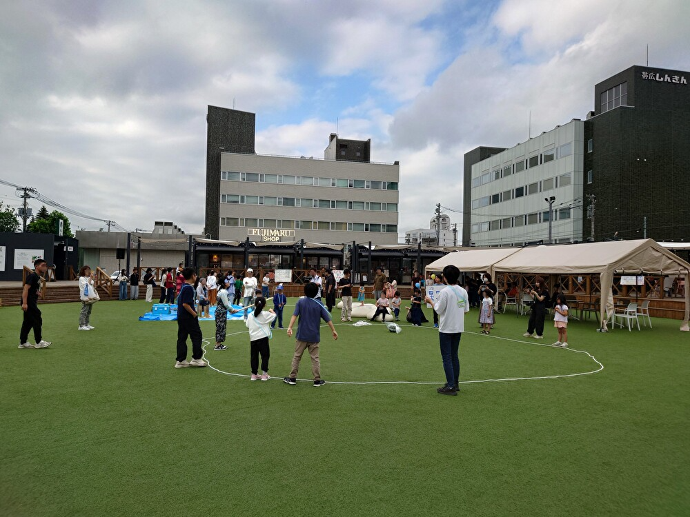 多くの来場者でに賑わうイベント会場